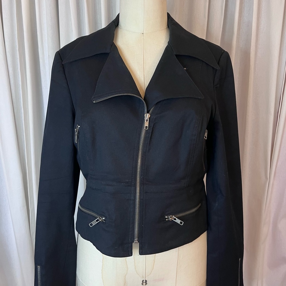 bebe Black Fabric lined Motion Jacket with Zipper Accents